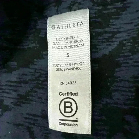 Athleta Elation Textured Legging Size Small – Floral Print, Pockets, Compression - Picture 7 of 8